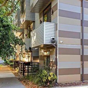 Holiday home Luxurious Brownstone Retreat - Walk To Dt/golden1, Sacramento